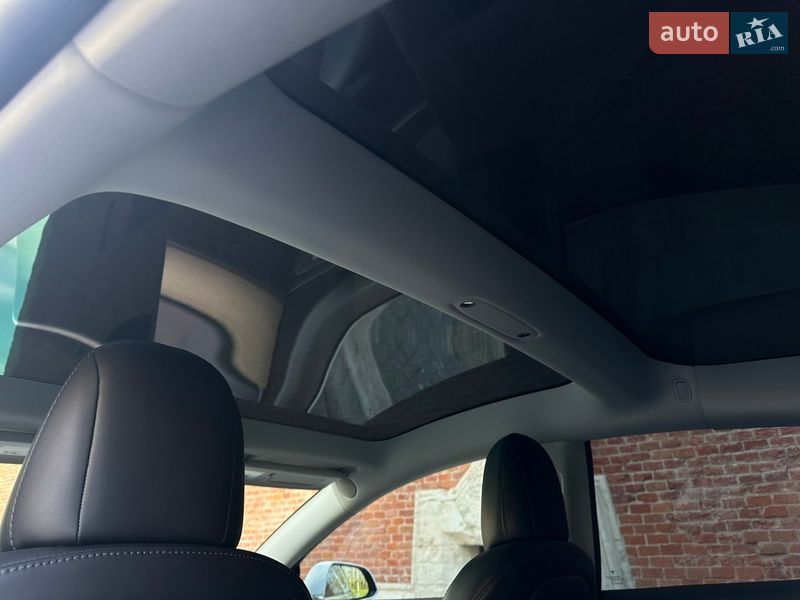 Седан Tesla Model 3 2019 в Львові