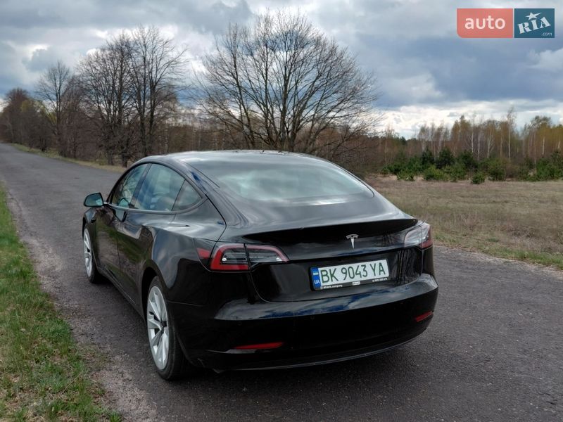 Седан Tesla Model 3 2022 в Вараші