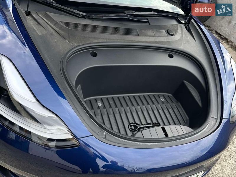 Седан Tesla Model 3 2022 в Новоархангельську