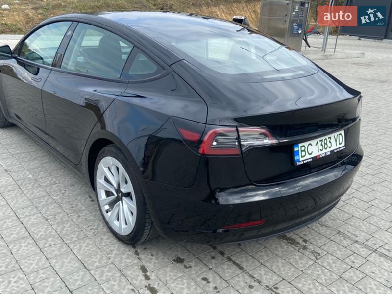 Седан Tesla Model 3 2022 в Львове
