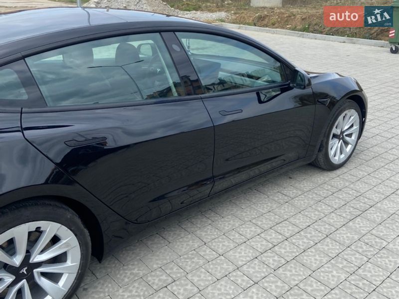Седан Tesla Model 3 2022 в Львове