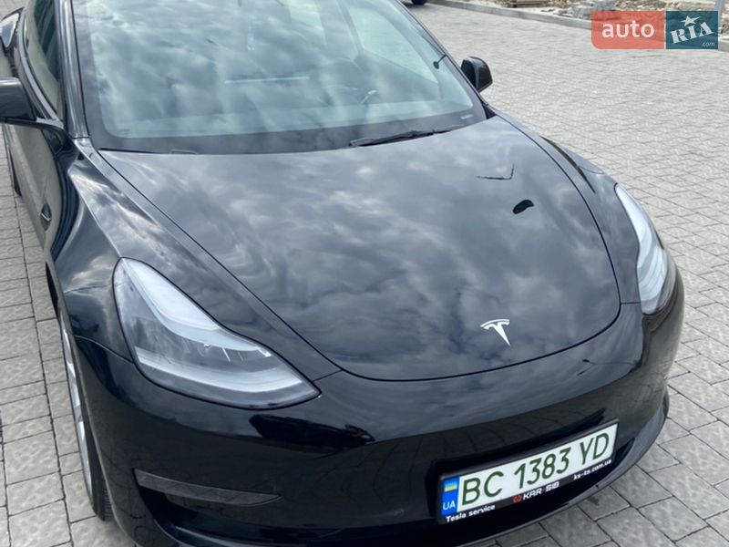 Седан Tesla Model 3 2022 в Львове