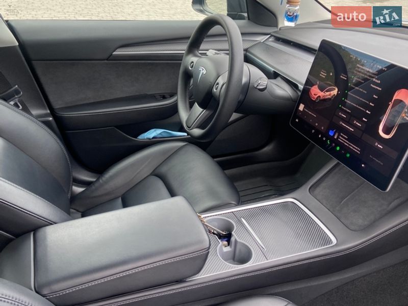Седан Tesla Model 3 2022 в Львове