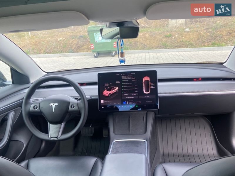 Седан Tesla Model 3 2022 в Львове