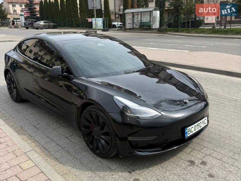 Седан Tesla Model 3 2023 в Львове