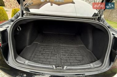Седан Tesla Model 3 2023 в Львове