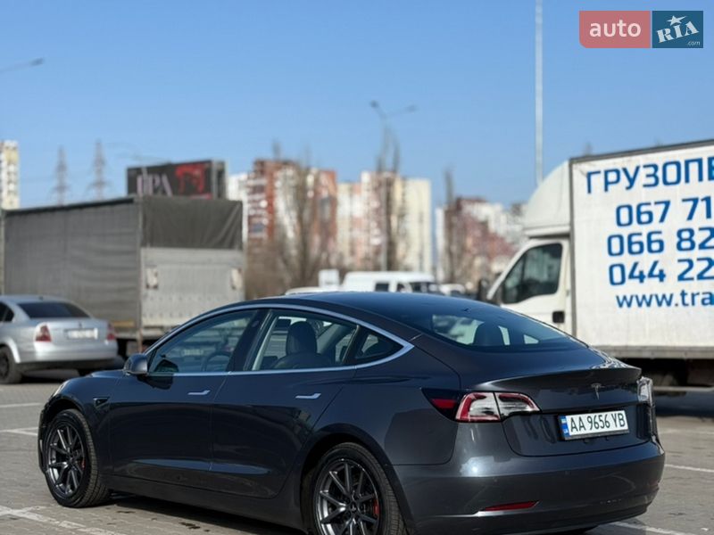 Седан Tesla Model 3 2018 в Києві