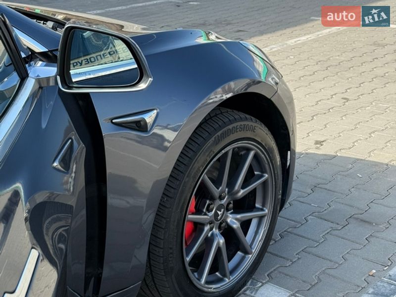 Седан Tesla Model 3 2018 в Києві