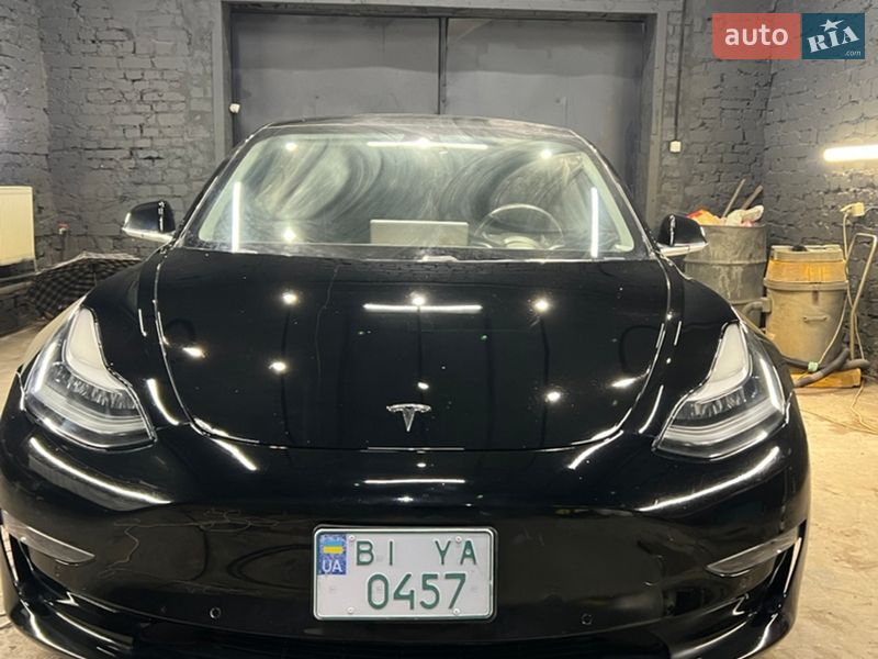 Седан Tesla Model 3 2019 в Овручі