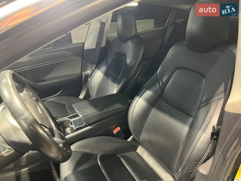 Седан Tesla Model 3 2019 в Овручі