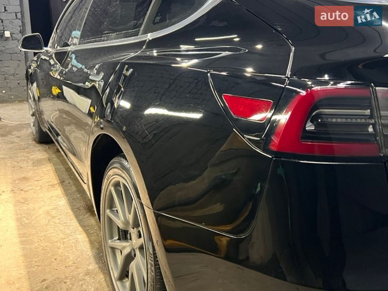 Седан Tesla Model 3 2019 в Овручі