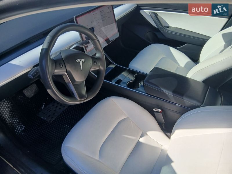 Седан Tesla Model 3 2020 в Житомирі