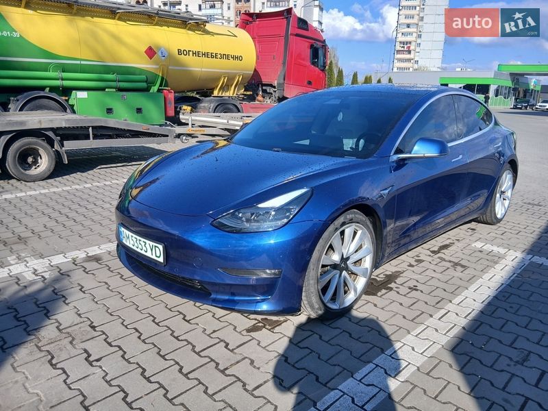 Седан Tesla Model 3 2020 в Житомирі