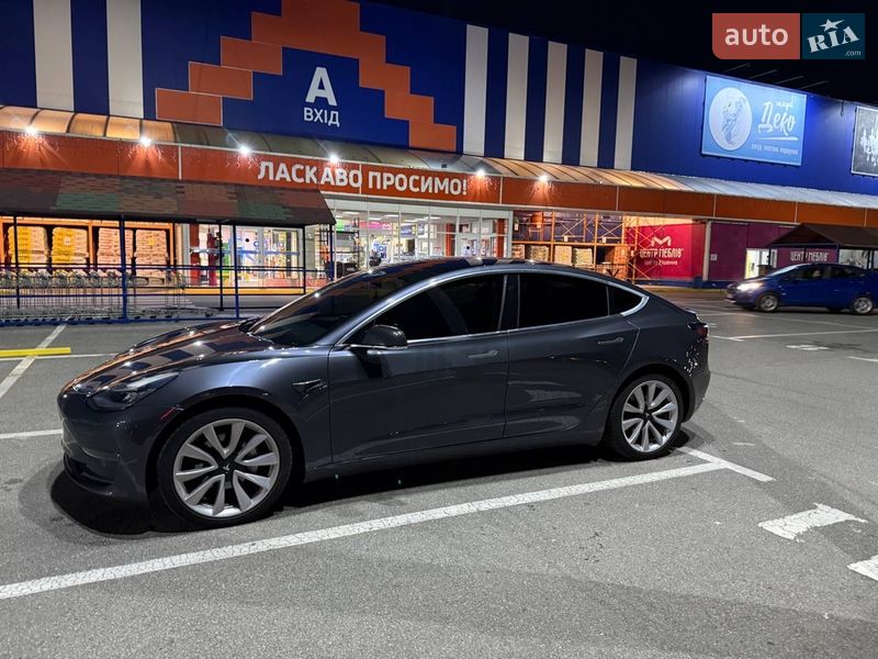 Седан Tesla Model 3 2018 в Києві