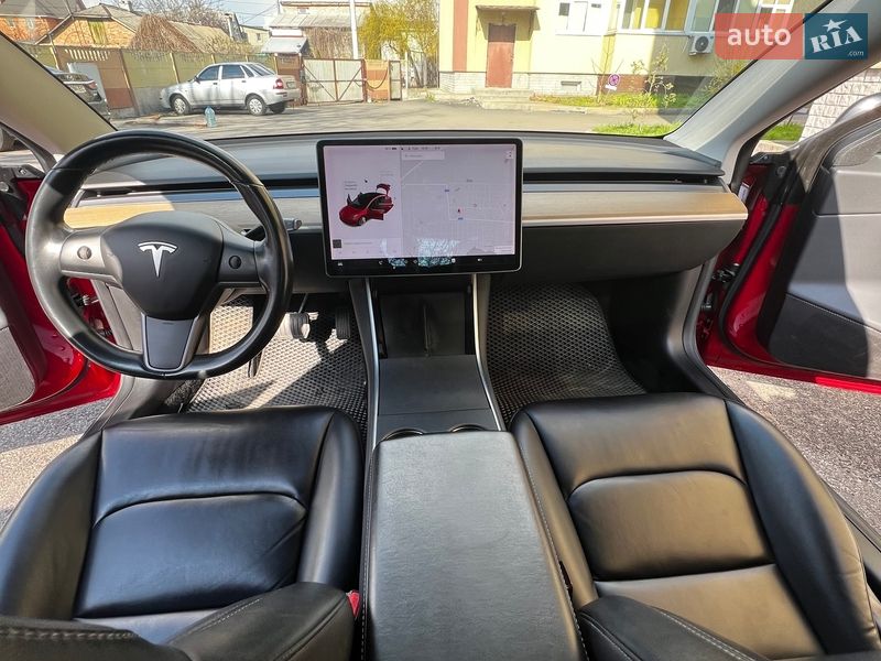 Седан Tesla Model 3 2018 в Києві