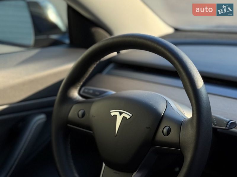 Седан Tesla Model 3 2021 в Киеве