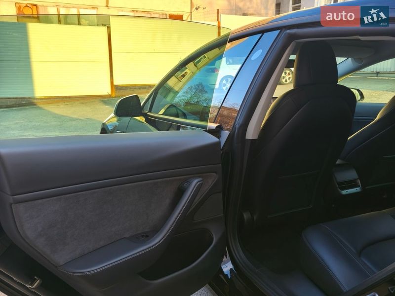 Седан Tesla Model 3 2021 в Киеве