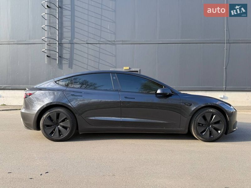 Седан Tesla Model 3 2024 в Киеве