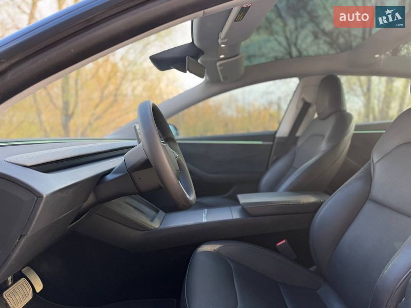 Седан Tesla Model 3 2024 в Киеве