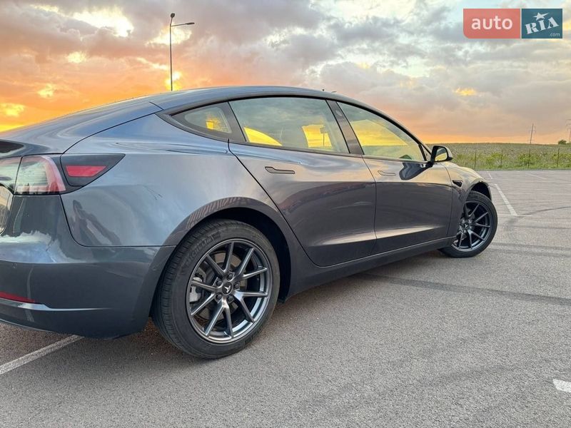 Седан Tesla Model 3 2022 в Рівному