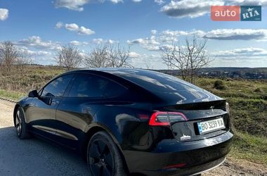 Седан Tesla Model 3 2022 в Монастириській