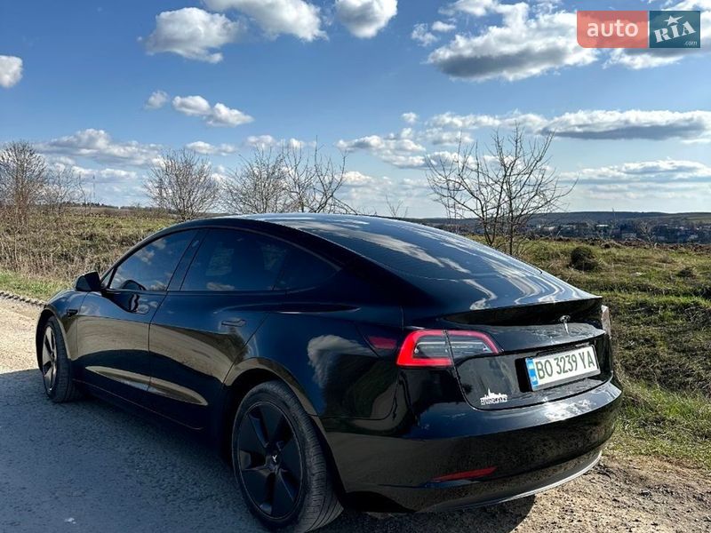 Седан Tesla Model 3 2022 в Монастириській