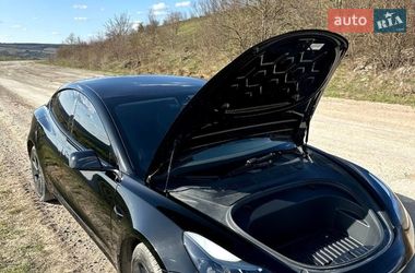Седан Tesla Model 3 2022 в Монастириській