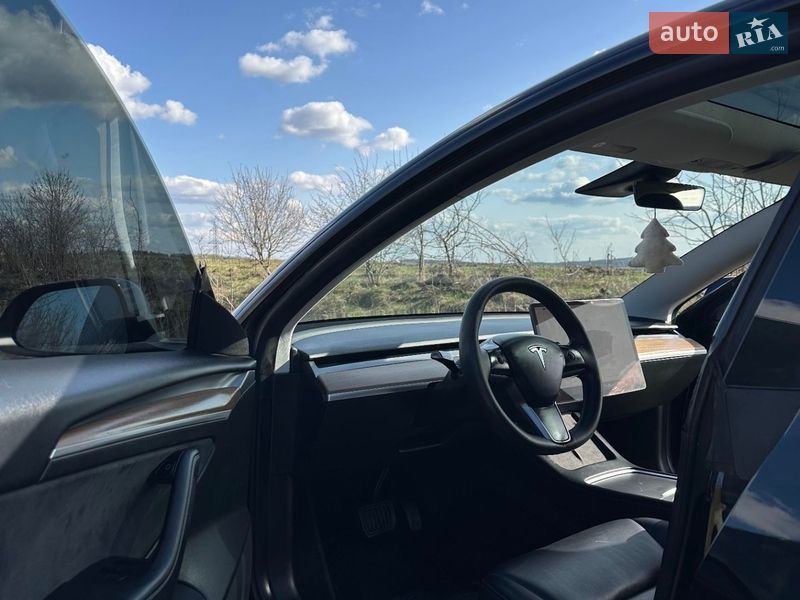 Седан Tesla Model 3 2022 в Монастириській