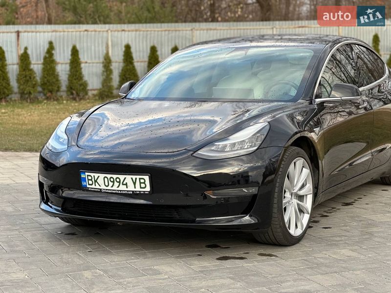 Седан Tesla Model 3 2018 в Луцке