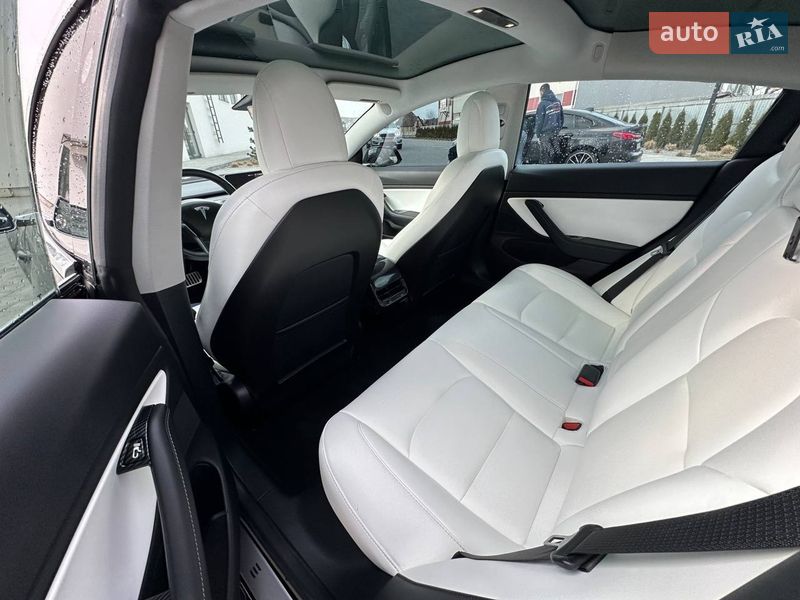 Седан Tesla Model 3 2018 в Луцке