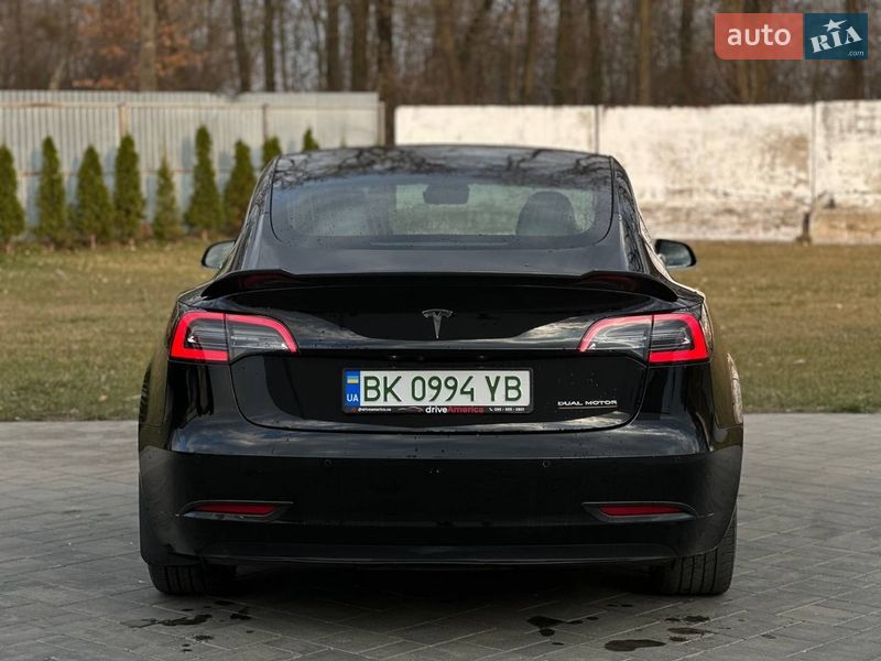 Седан Tesla Model 3 2018 в Луцке