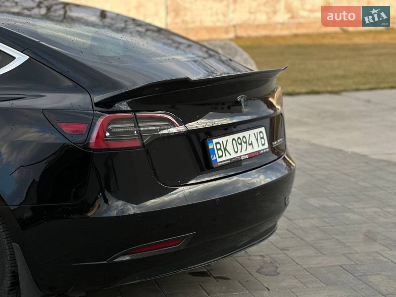 Седан Tesla Model 3 2018 в Луцке
