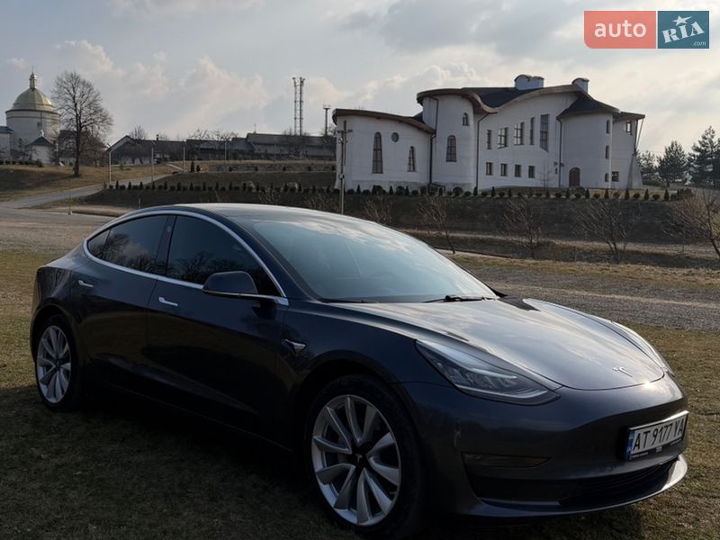 Седан Tesla Model 3 2019 в Долине