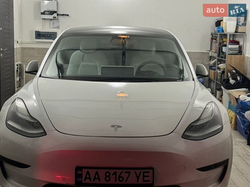 Седан Tesla Model 3 2021 в Киеве