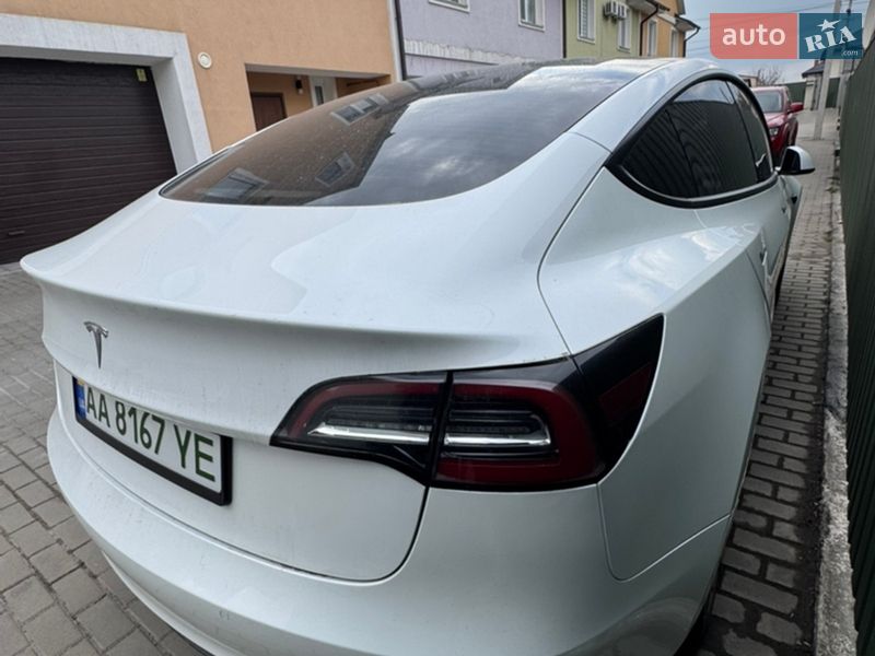 Седан Tesla Model 3 2021 в Киеве