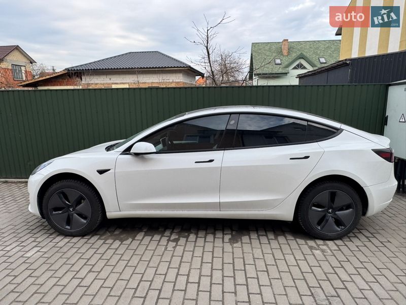Седан Tesla Model 3 2021 в Киеве