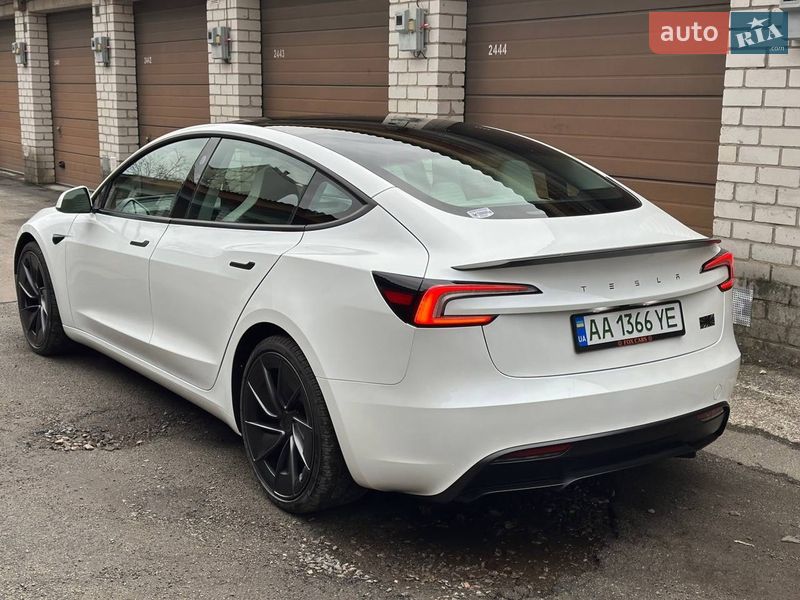 Седан Tesla Model 3 2025 в Києві