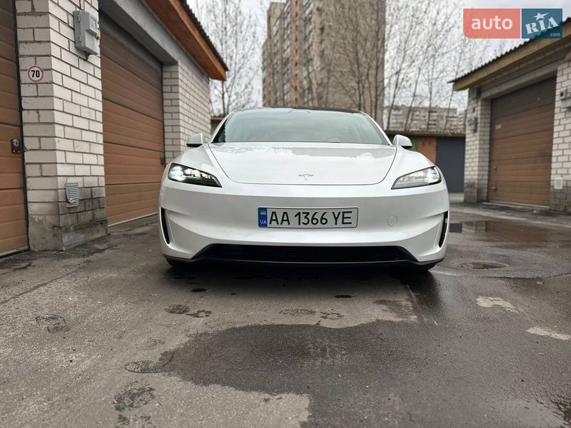 Седан Tesla Model 3 2025 в Києві