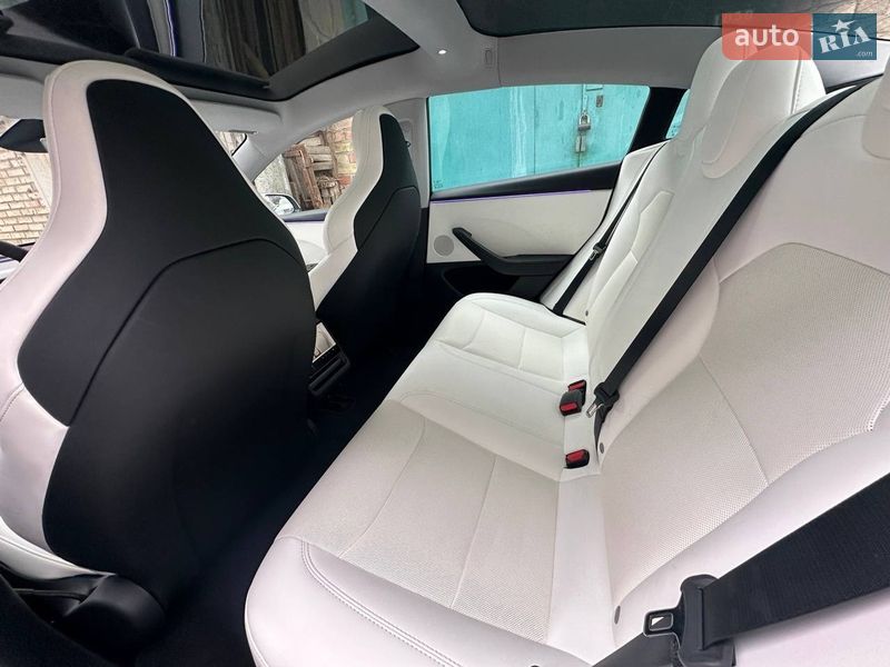 Седан Tesla Model 3 2025 в Києві