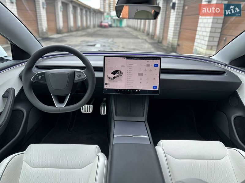 Седан Tesla Model 3 2025 в Києві