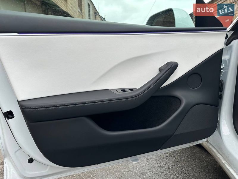 Седан Tesla Model 3 2025 в Києві