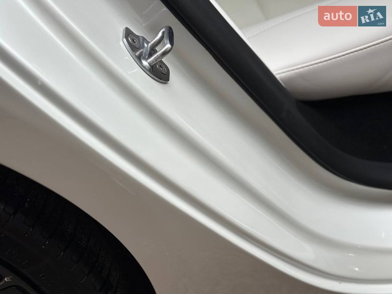 Седан Tesla Model 3 2025 в Києві