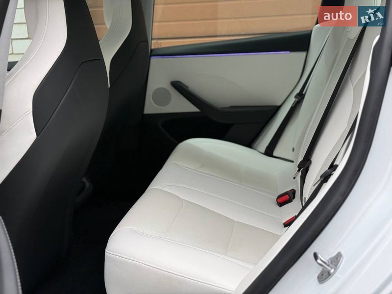 Седан Tesla Model 3 2025 в Києві