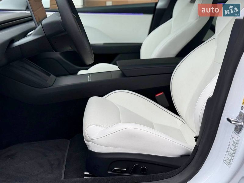 Седан Tesla Model 3 2025 в Києві