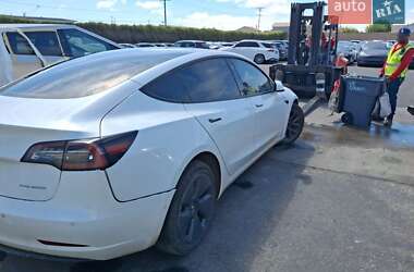 Седан Tesla Model 3 2021 в Киеве