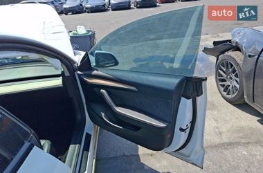 Седан Tesla Model 3 2021 в Киеве
