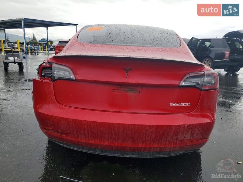 Седан Tesla Model 3 2021 в Киеве