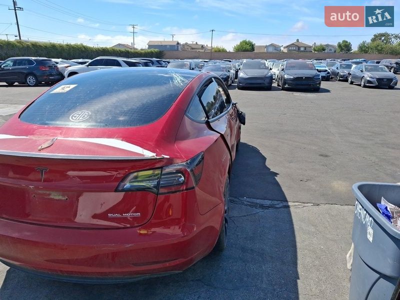 Седан Tesla Model 3 2021 в Киеве