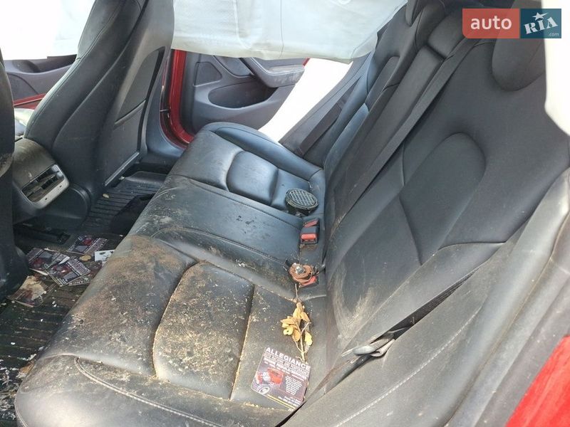 Седан Tesla Model 3 2021 в Киеве