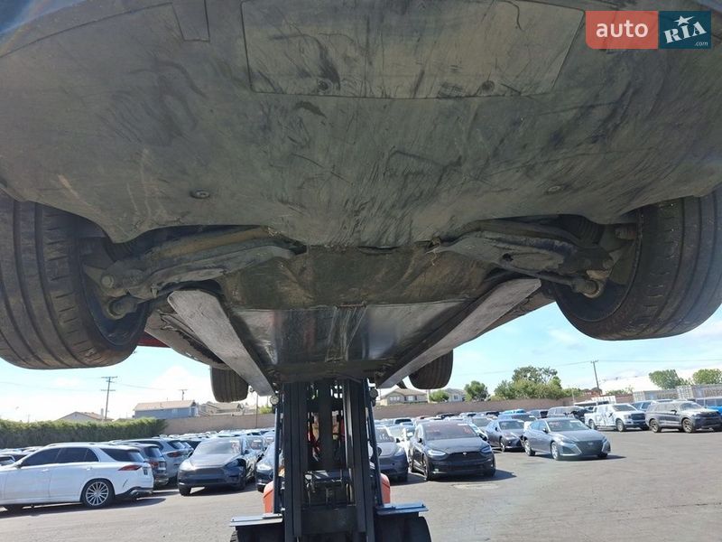 Седан Tesla Model 3 2021 в Киеве